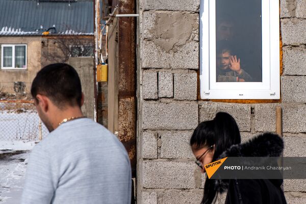 «Ռումբն ընկավ, թևերս հետ թռան...». Վարոյի տեսած իրական պատերազմն ու թևավոր երջանկությունը «Ռումբն ընկավ, թևերս հետ թռան...». Վարոյի տեսած իրական պատերազմն ու թևավոր երջանկությունը - Sputnik Արմենիա
