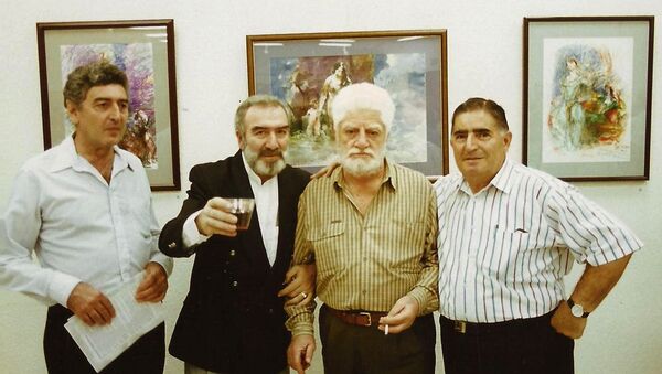 Слева направо: Степан Топчян, Владимир Атанян, Эдуард Исабекян и Альберт Агаманукян на персональной выставке Эдуарда Исабекяна (1996). Лос-Анджелес - Sputnik Армения