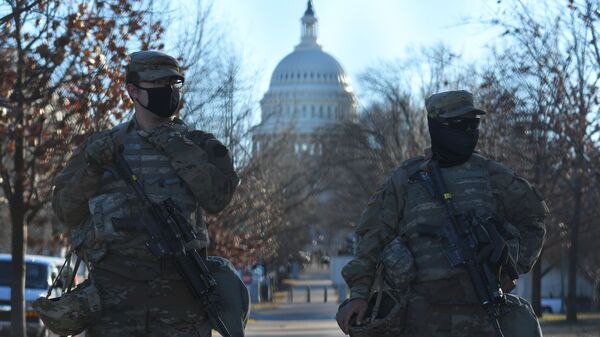 Сотрудники Национальной гвардии возле здания Капитолия в Вашингтоне - Sputnik Արմենիա