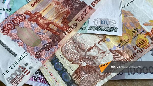 Ռուսական ռուբլու և հայկական դրամի թղթադրամներ - Sputnik Արմենիա