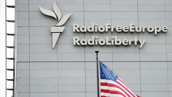 Вывеска на здании штаб-квартиры международной радиовещательной организации Радио „Свободная Европа“/Радио „Свобода“ в Праге - Sputnik Армения