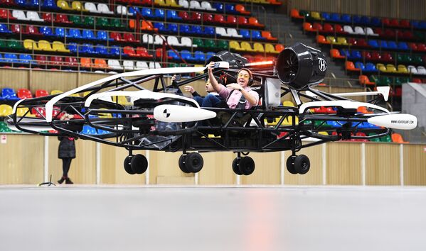 Испытание дрона-такси в помещении Малой спортивной арены олимпийского комплекса Лужники в Москве  - Sputnik Армения
