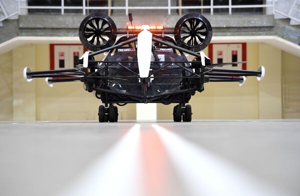 Испытание дрона-такси в помещении Малой спортивной арены олимпийского комплекса Лужники в Москве - Sputnik Армения