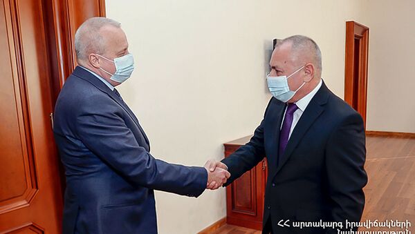 Министр по чрезвычайным ситуациям Армении Андраник Пилоян встретился с ЧП послом России Сергеем Копыркином (26 января 2021). Еревaн - Sputnik Արմենիա