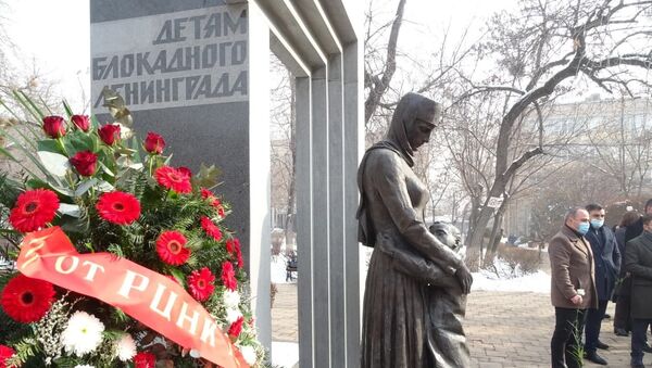 Памятник детям блокадного Ленинграда в Ереване - Sputnik Армения