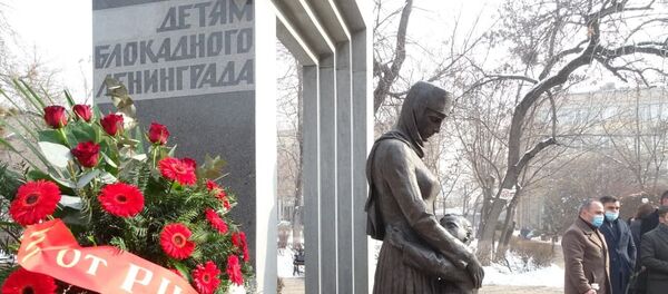 Осквернение памятника в ереване. Памятник детям-блокадникам в Ереване. Памятник студентку Татьяне Ереван.