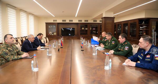 Арутюнян и Истраков обсудили армяно-российское военное сотрудничество Арутюнян и Истраков обсудили армяно-российское военное сотрудничество - Sputnik Армения