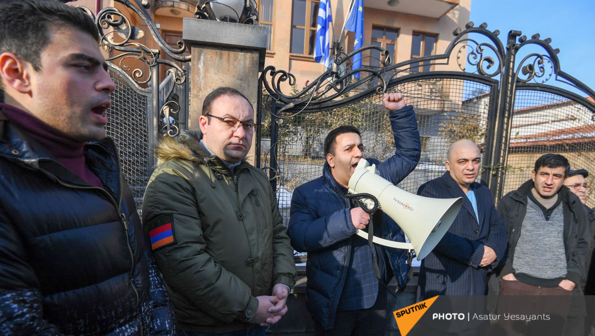 Акция протеста у здания Парламента (3 февраля 2021). Еревaн - Sputnik Армения, 1920, 03.02.2021