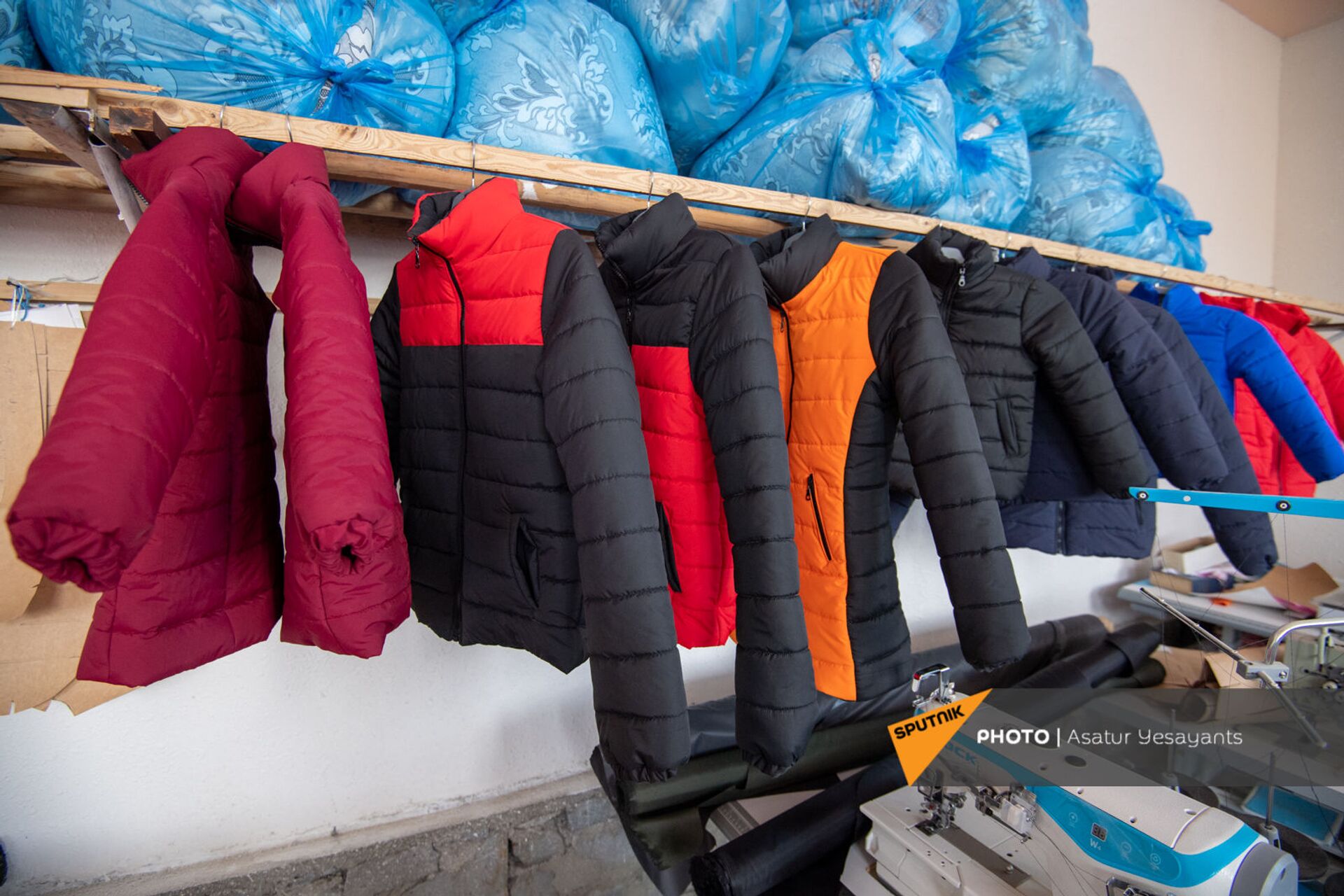 Рыжеволосые дети, коронавирус и война: как в Армении появились куртки Made in Kurtan Рыжеволосые дети, коронавирус и война: как в Армении появились куртки Made in Kurtan - Sputnik Армения, 1920, 05.02.2021