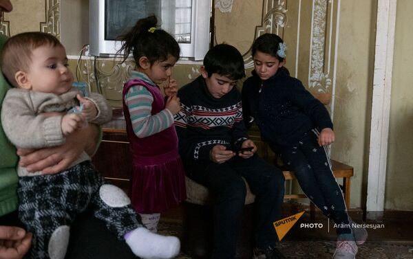 Дети семьи Геворкян (4 февраля 2021)․ Гехакерт - Sputnik Армения