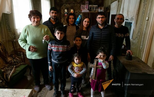 Семья Геворкян во временном доме (4 февраля 2021)․ Гехакерт - Sputnik Армения