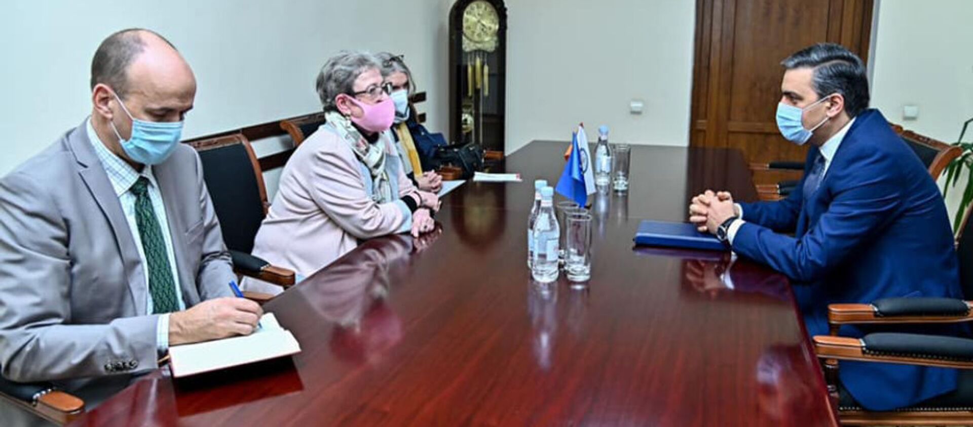Омбудсмен Арман Татоян провел рабочую встречу с главой делегации ЕС в Армении, послом Андреа Викторини (6 февраля 2021). Еревaн - Sputnik Армения, 1920, 06.02.2021