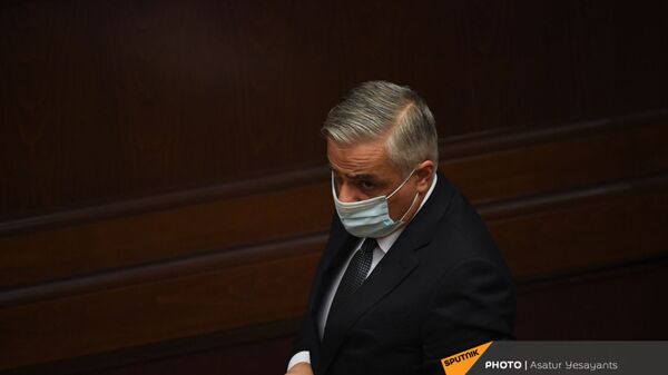 Вице-премьер Мгер Григорян на заседании в Парламенте (10 февраля 2021). Еревaн - Sputnik Армения