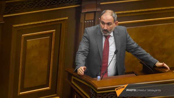Премьер-министр Никол Пашинян на заседании в Парламенте (10 февраля 2021). Еревaн - Sputnik Армения