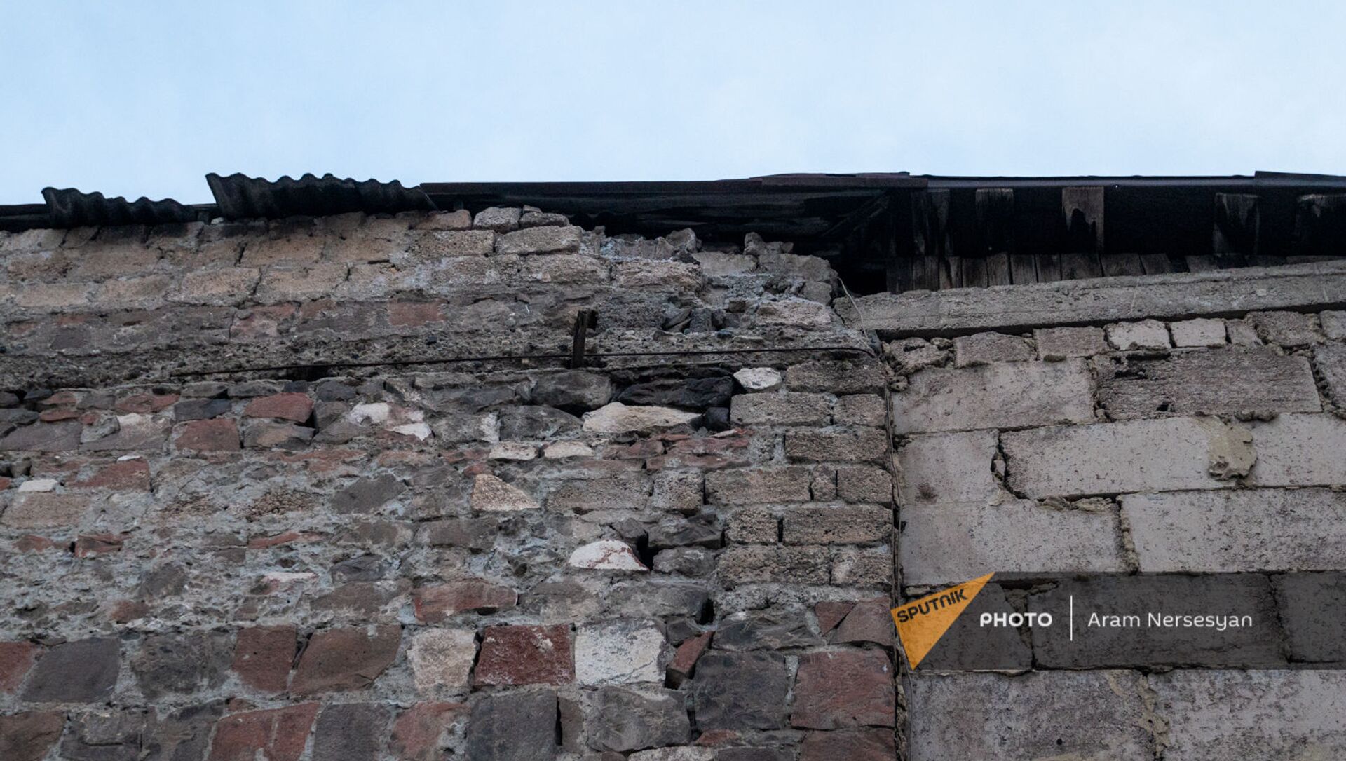 Последствия землетрясения по адресу Смбата Зоравара 40 (13 февраля 2021). Еревaн - Sputnik Армения, 1920, 15.02.2021