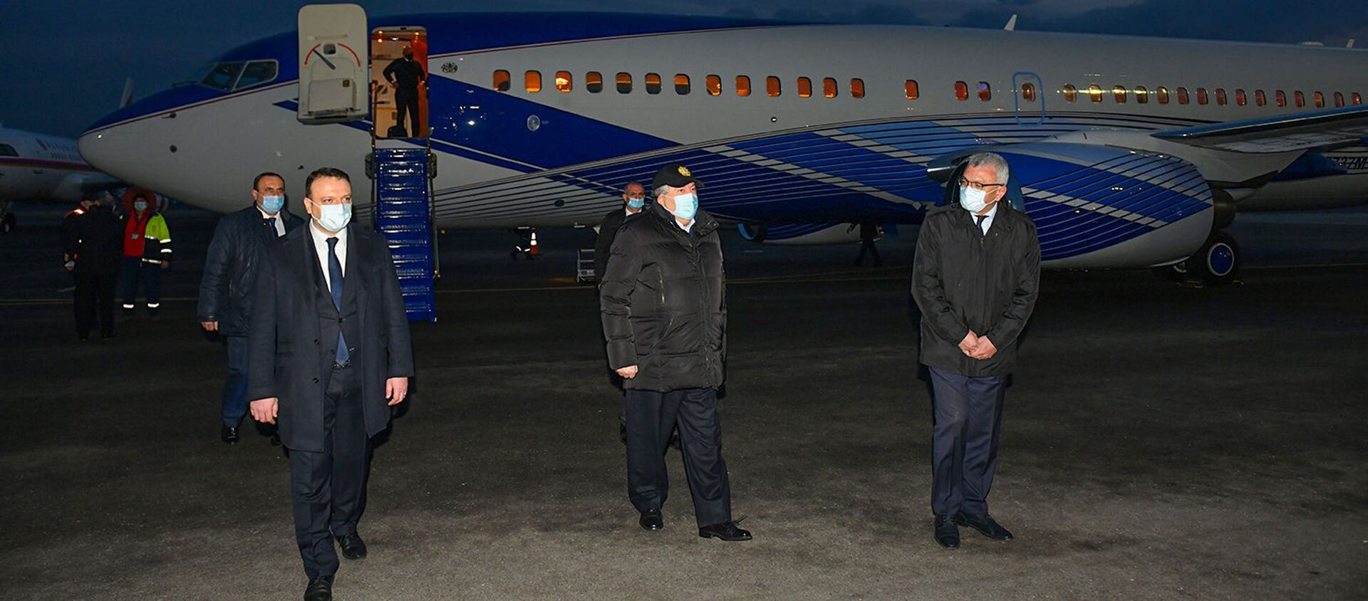Президент Армен Саркисян в аэропорту Звартноц (февраль 2021). Еревaн - Sputnik Արմենիա, 1920, 15.02.2021