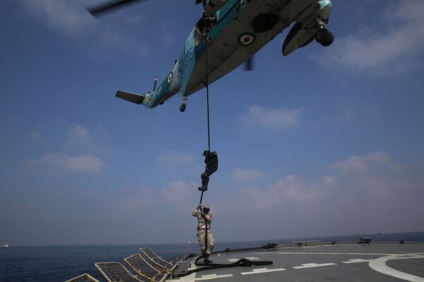 Իրանի ռազմածովային նավատորմի անդամները Հնդկական օվկիանոսում Իրանի ևՌուսաստանի ռազմածովային համատեղ զորավարժությունների ժամանակ - Sputnik Արմենիա