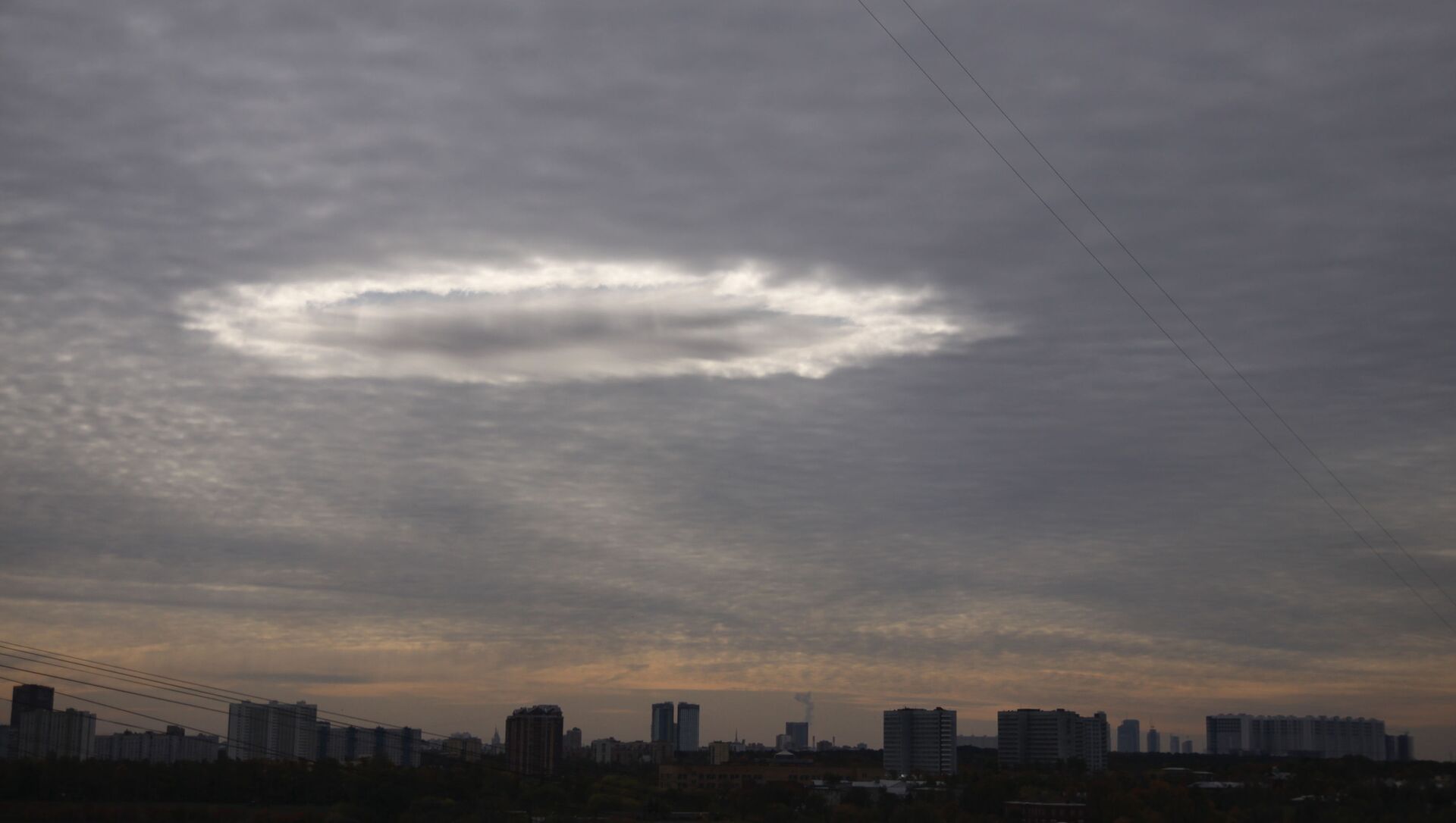 Необычное явление в небе над Москвой - Sputnik Армения, 1920, 22.02.2021