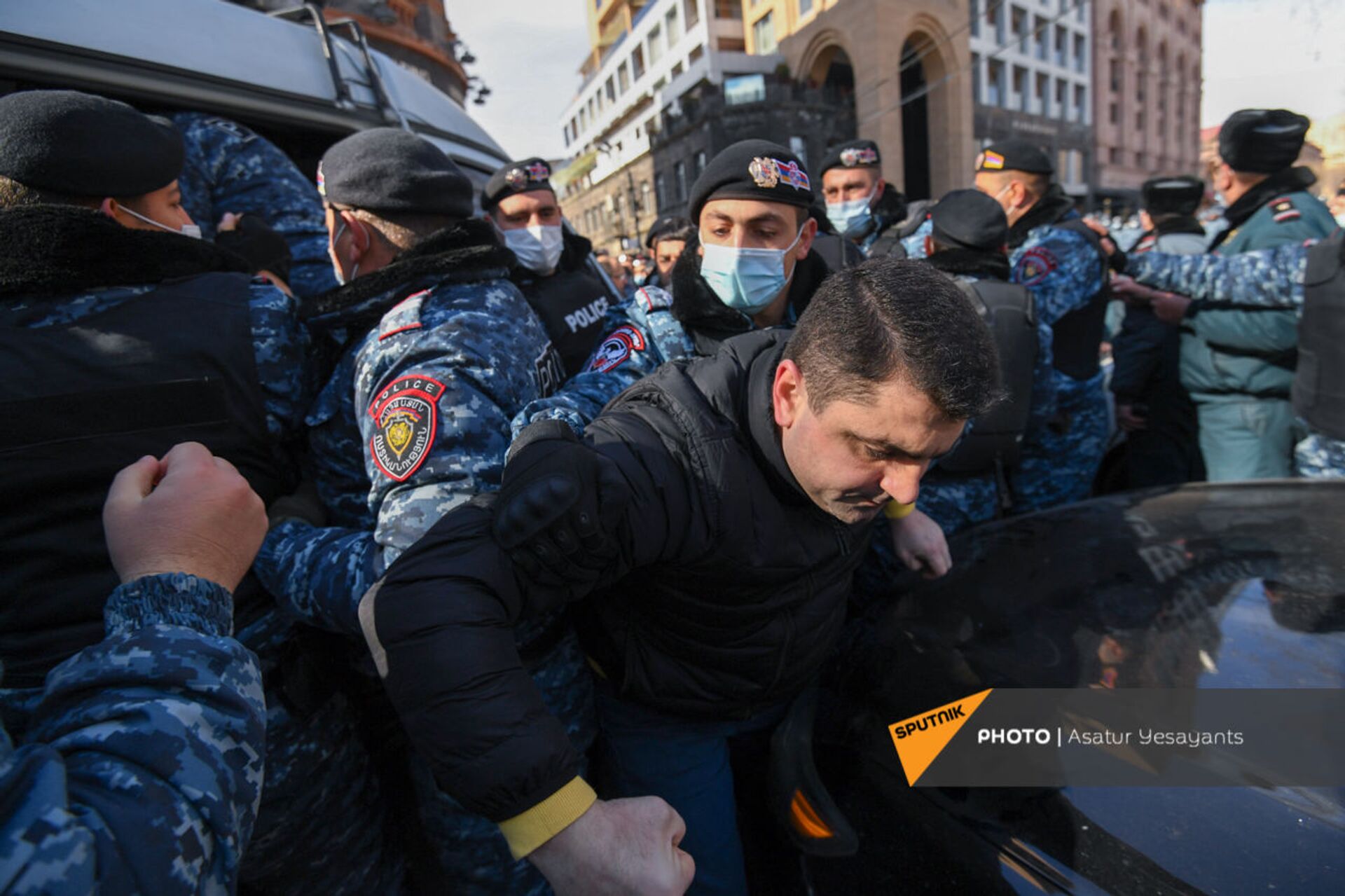 Полицейские доставили в отделения 25 участников акции протеста в Ереване - Sputnik Армения, 1920, 23.02.2021