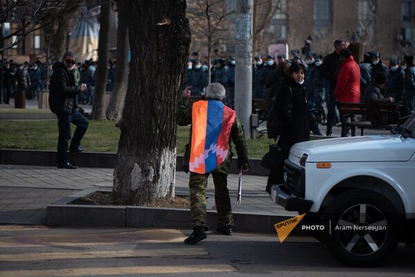 Խաղաղ ցուցարարը` Արցախի դրոշով. Երևան - Sputnik Արմենիա