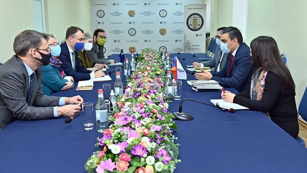 Омбудсмен Арман Татоян встретился со спецпредставителем ЕС Тойко Клаар (23 февраля 2021). Еревaн - Sputnik Армения