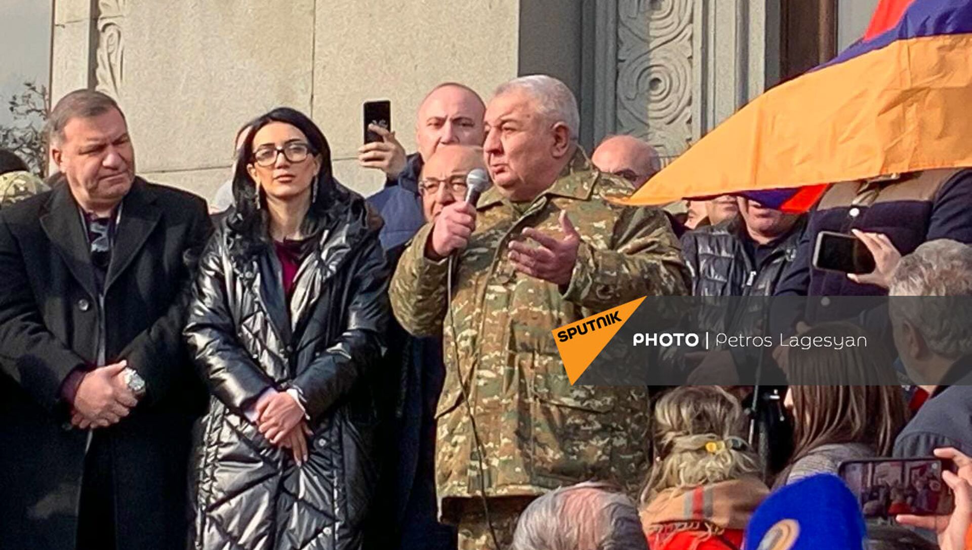 Юрий Хачатуров во время митинга оппозиции на площади Свободы (25 февраля 2021). Еревaн - Sputnik Армения, 1920, 25.02.2021
