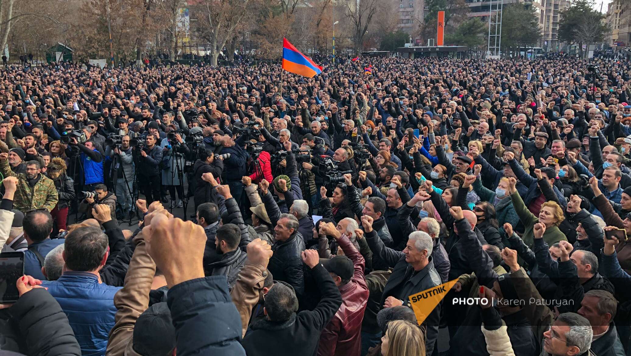 Армения апрель. Митинг Армении против Пашиняна. Армянская оппозиция в Ереване (2008). Никол Пашинян на митинге. Протесты в Армении 2021.