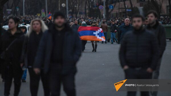 Сторонники оппозиции на проспекте Баграмяна у здания Национального собрания Армении (25 февраля 2021). Еревaн Сторонники оппозиции на проспекте Баграмяна у здания Национального собрания Армении (25 февраля 2021). Еревaн - Sputnik Армения