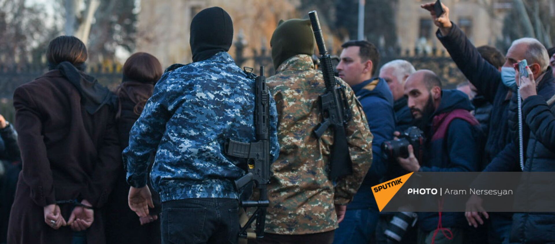 Перформанс во время митинга оппозиции на проспекте Баграмяна (26 февраля 2021). Еревaн - Sputnik Армения, 1920, 27.02.2021
