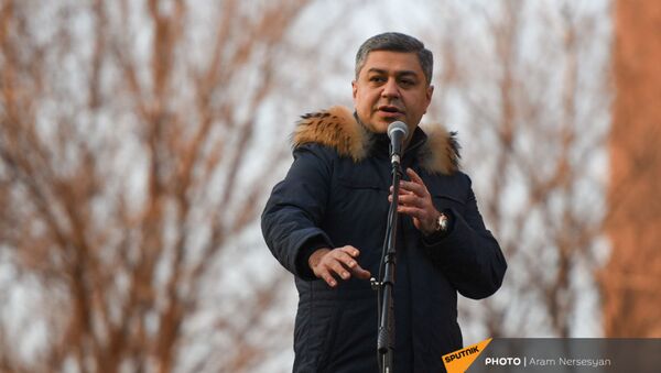 Речь Артура Ванецяна во время митинга оппозиции на проспекте Баграмяна (26 февраля 2021). Еревaн - Sputnik Армения