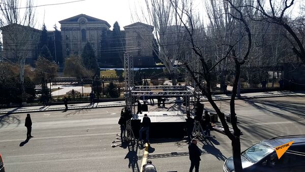 Оппозиция устанавливает сцену на проспекте Баграмяна - Sputnik Армения