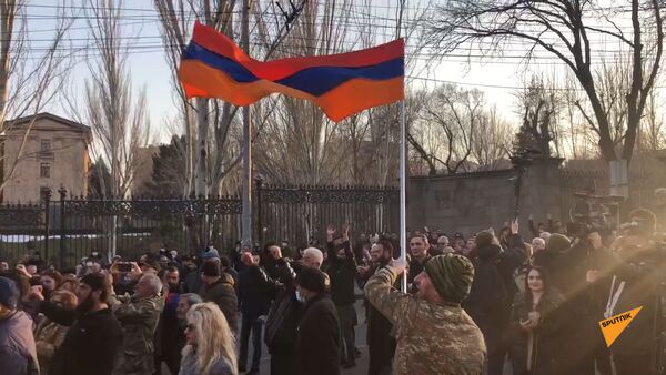 Ликование на проспекте Баграмяна  - Sputnik Արմենիա