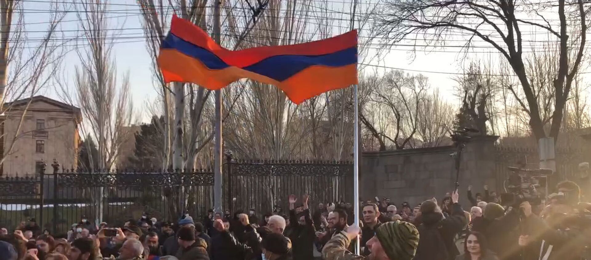 Ликование на проспекте Баграмяна  - Sputnik Արմենիա, 1920, 27.02.2021