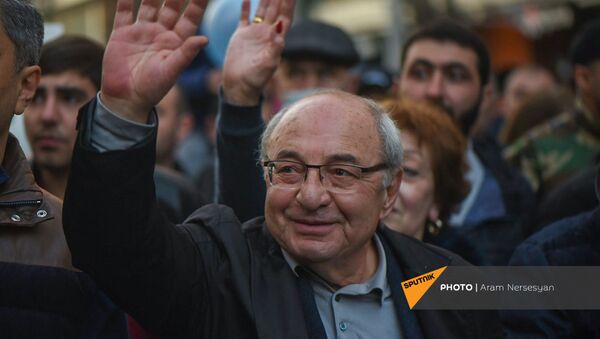 Вазген Манукян во главе шествия оппозиции (27 февраля 2021). Еревaн - Sputnik Армения