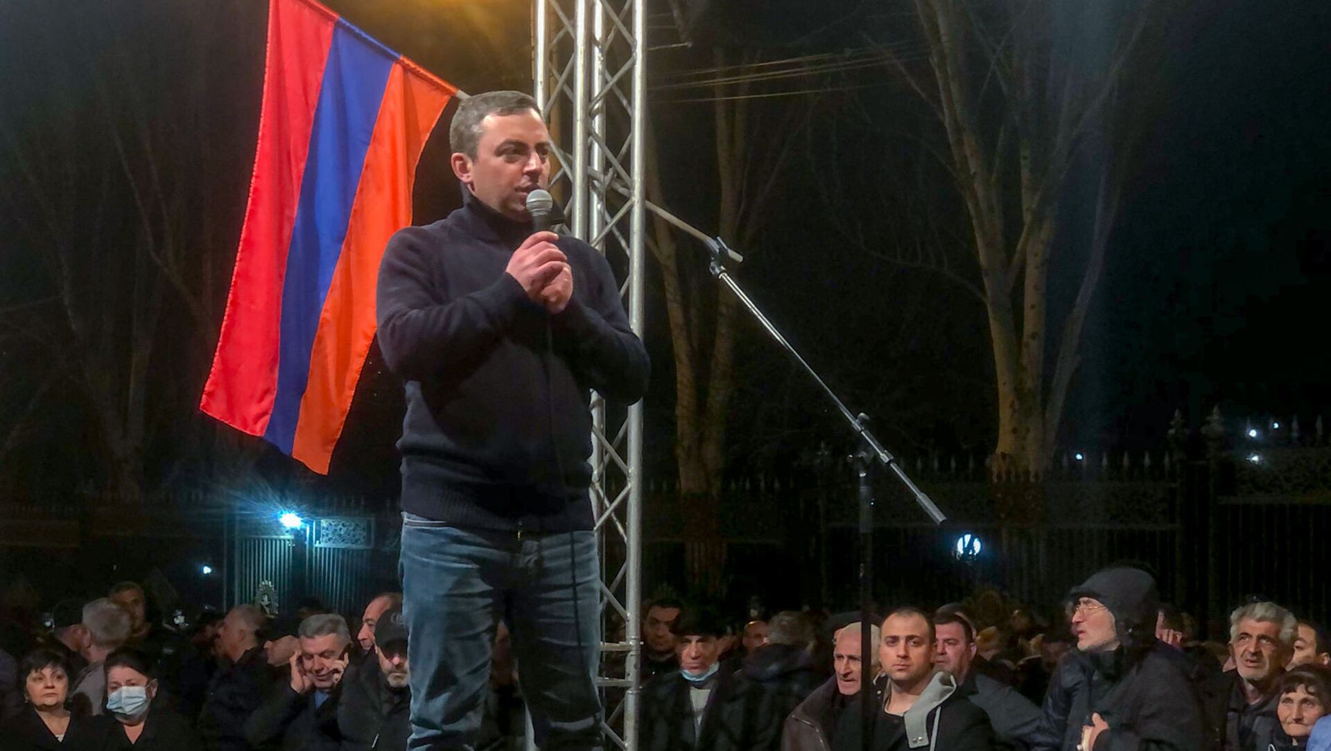 Ишхан Сагателян выступает с речью после торжественного шествия оппозиции (27 февраля 2021). Еревaн - Sputnik Армения, 1920, 01.03.2021