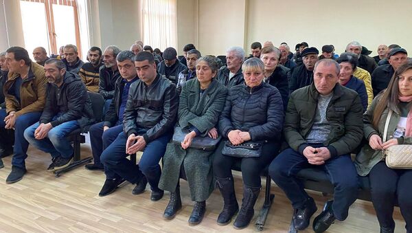 Родственники 54 военнослужащих из Ширака, захваченных в Хцаберде, во время пресс-конференции в администрации Ширакской области (28 февраля 2021). Гюмри - Sputnik Армения