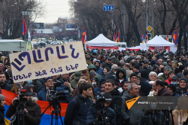 Митинг оппозиции на проспекте Баграмяна (1 марта 2021). Еревaн - Sputnik Армения