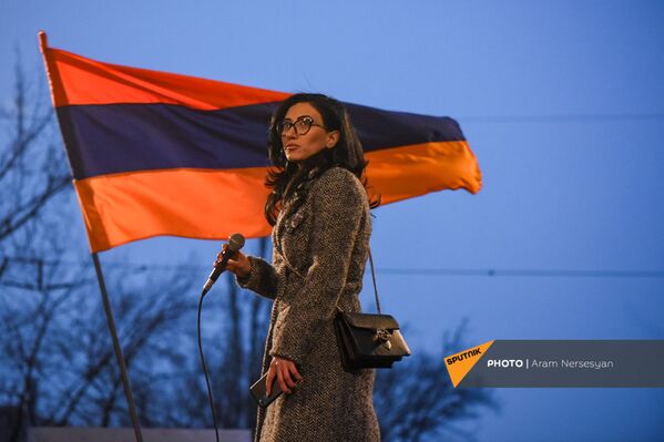 Речь Арпине Ованнисян на митинге оппозиции, проведенном на проспекте Баграмяна (1 марта 2021). Еревaн - Sputnik Армения