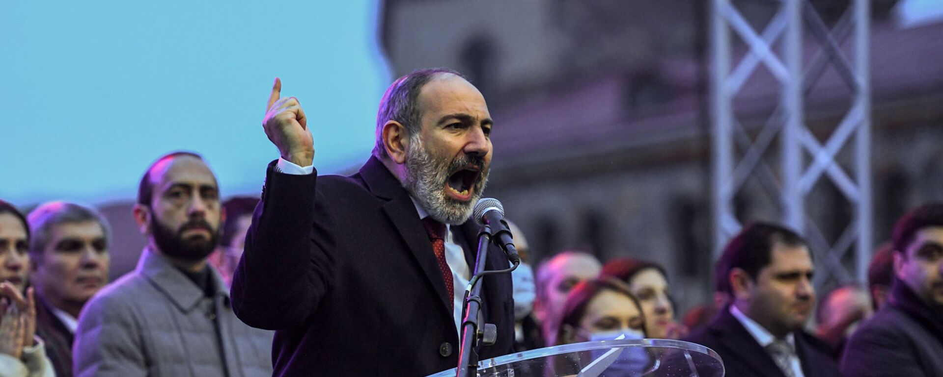 Премьер-министр Никол Пашинян во время митинга со своими сторонниками на площади Республики (1 марта 2021). Еревaн - Sputnik Արմենիա, 1920, 09.04.2021