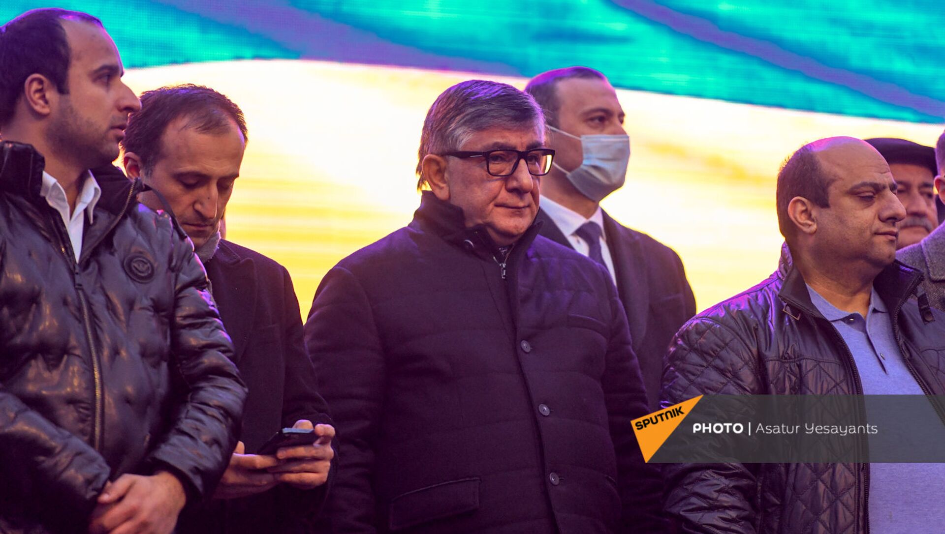 Хачатур Сукиасян во время митинга премьер-министра со своими сторонниками на площади Республики (1 марта 2021). Еревaн - Sputnik Արմենիա, 1920, 15.05.2021
