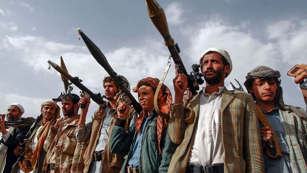 Вооруженные люди, лояльные повстанцам-хути на собрании в Сане (20 июня 2016). Йемен - Sputnik Արմենիա