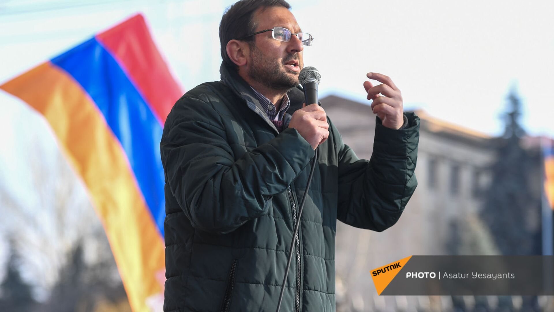 Гегам Манукян выступает с речью во время митинга оппозиции на проспекте Баграмяна перед зданеим Национального Собрания Армении (3 марта 2021). Еревaн - Sputnik Армения, 1920, 03.05.2021