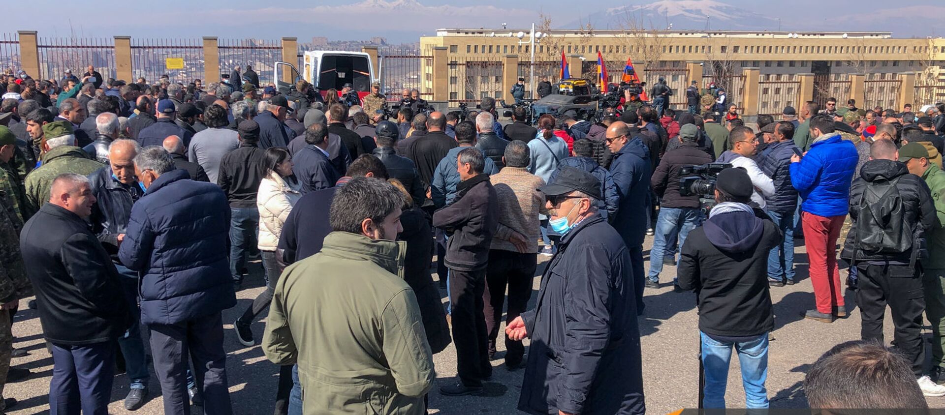 Акция протеста военнослужащих в запасе возле здания Минобороны (6 марта 2021). Ереван - Sputnik Արմենիա, 1920, 06.03.2021