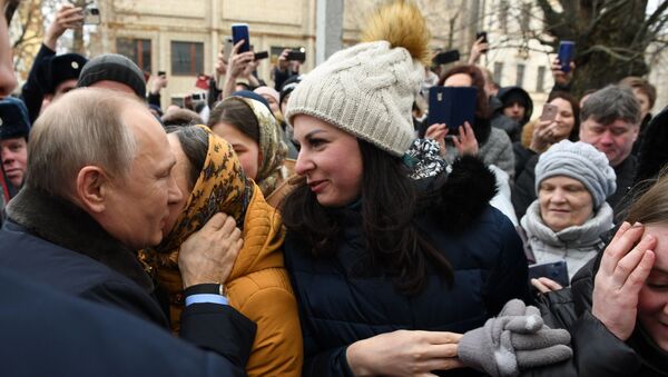 Жительница Иваново Юлия Шилова и президент РФ Владимир Путин - Sputnik Армения