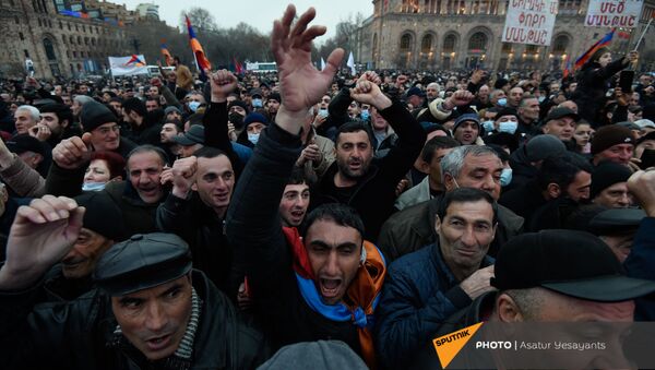 Митинг премьер-министра Никола Пашиняна со своими сторонниками на площади Республики (1 марта 2021). Еревaн - Sputnik Արմենիա