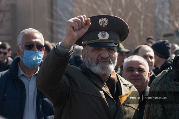  Акция протеста возле здания Минобороны Армении (6 марта 2021). Ереван - Sputnik Армения