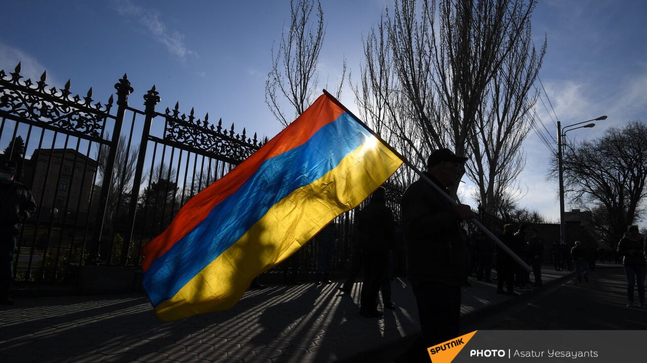 Положение в армении на данный. Флаг армении. армения демократичная страна?. демократия в армении. вагашен армения жители 2025.