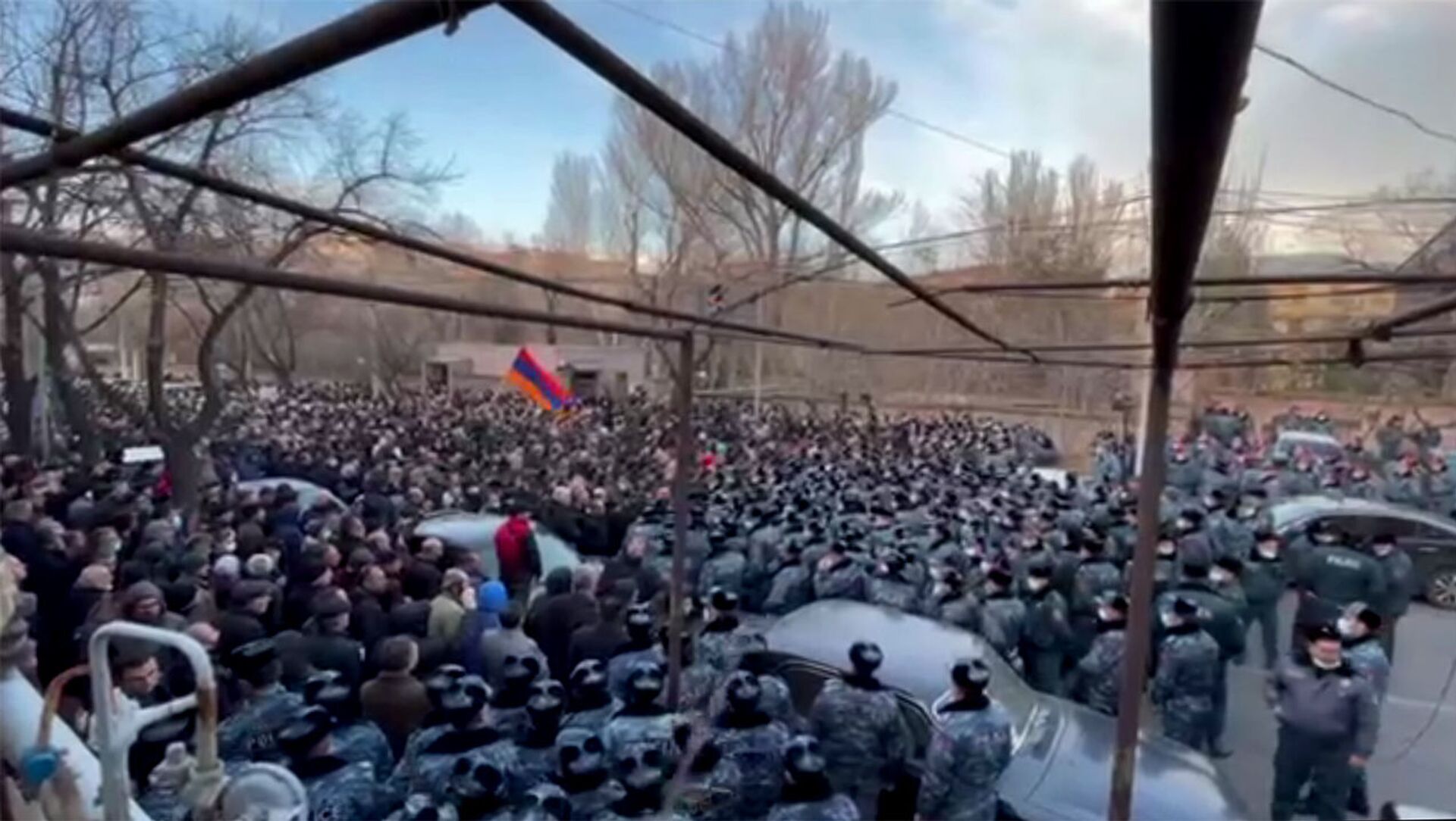 Полиция блокировала оппозиционеров во время митинга (9 марта 2021). Еревaн - Sputnik Армения, 1920, 09.03.2021