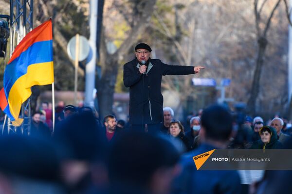 Вазген Манукян выступает перед журналистами на митинге оппозиции (9 марта 2021). Еревaн Вазген Манукян выступает перед журналистами на митинге оппозиции (9 марта 2021). Еревaн - Sputnik Армения