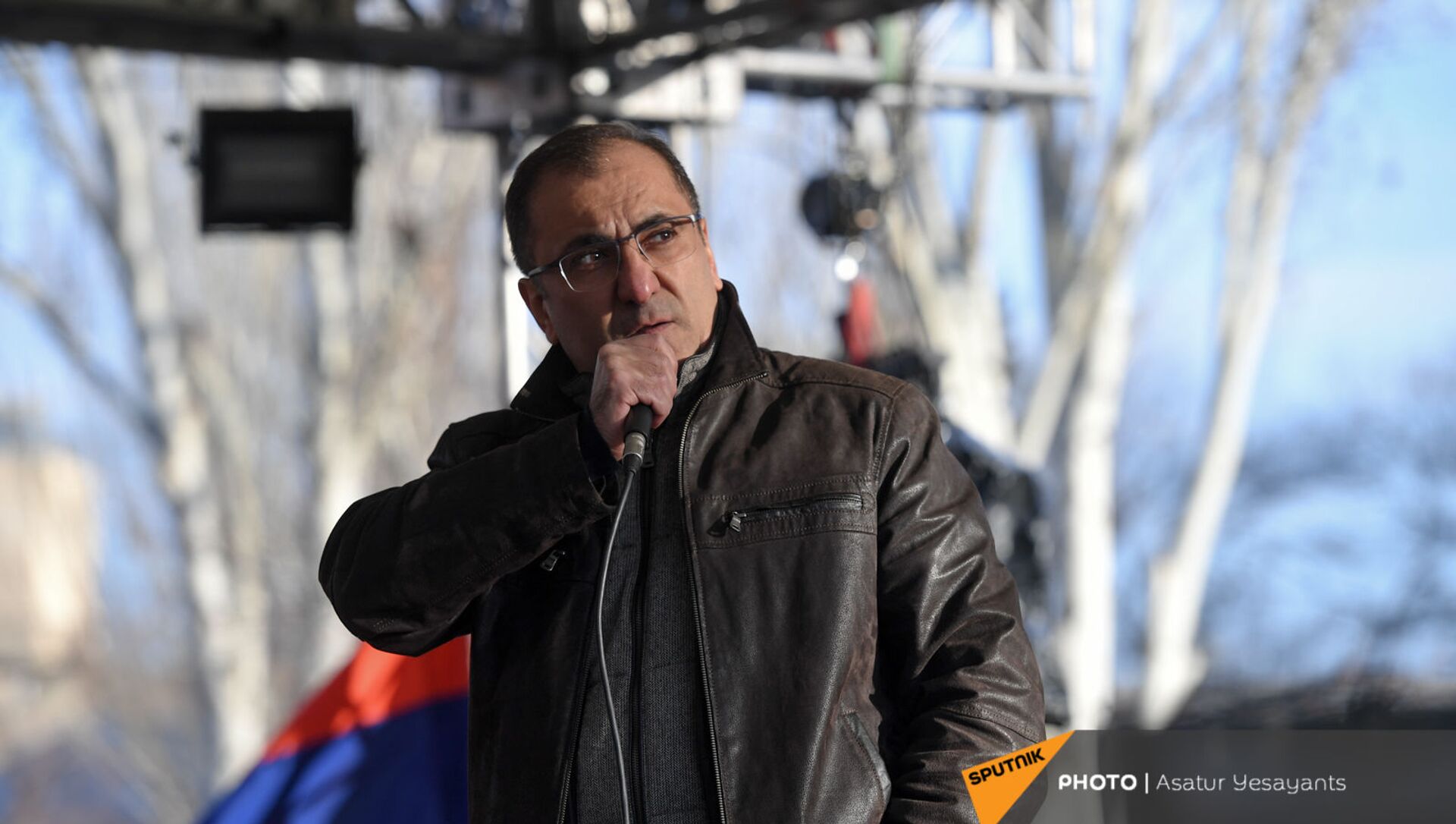 Ара Сагателян выступает перед журналистами на митинге оппозиции (9 марта 2021). Еревaн - Sputnik Արմենիա, 1920, 05.04.2021